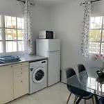 Beautiful With Pool And Wifi Apartment