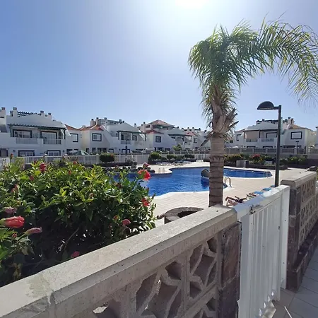 Beautiful With Pool And Wifi Apartment