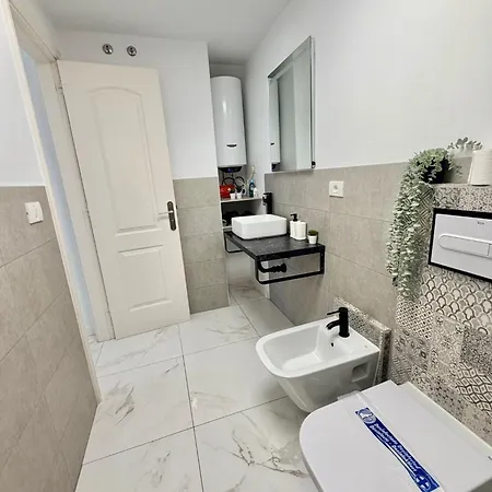 Relax In - Pool & Free Parking Apartament
